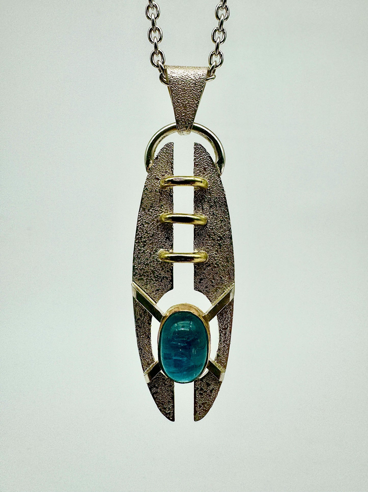Unchained Aquamarine pendant