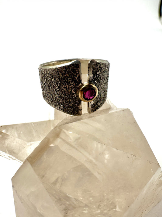 Ruby and 14k gold classic wide band ring size 6.5