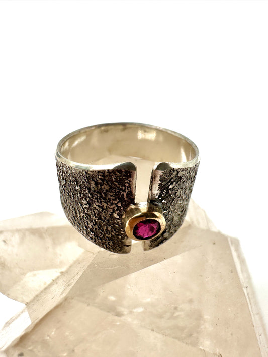 Ruby and 14k gold classic wide band ring size 6.5