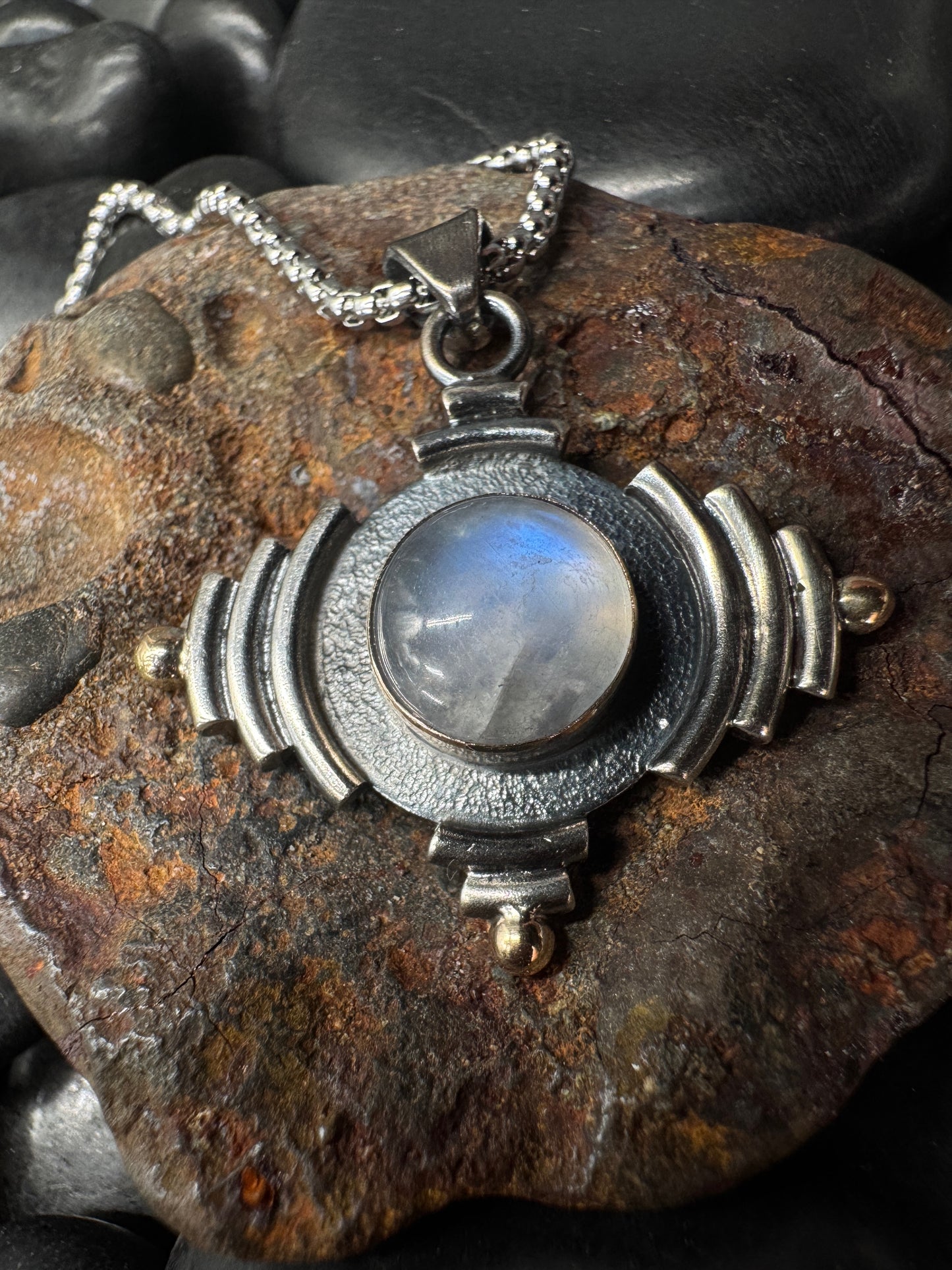 Echoes moonstone pendant