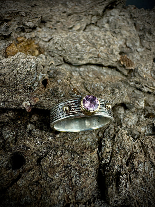 Lavender Mahenge Spinel Woven gold and silver ring size 8
