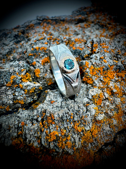 The Compass ring with teal Sapphire, size 8.5