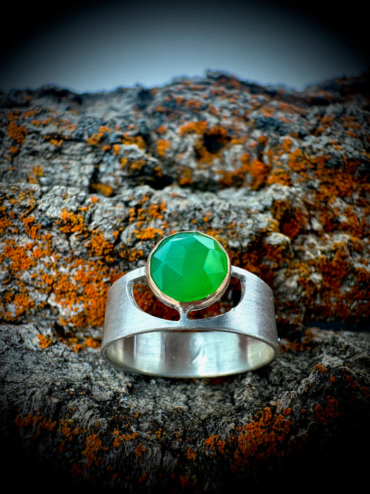 Offset Chrysoprase ring size 7